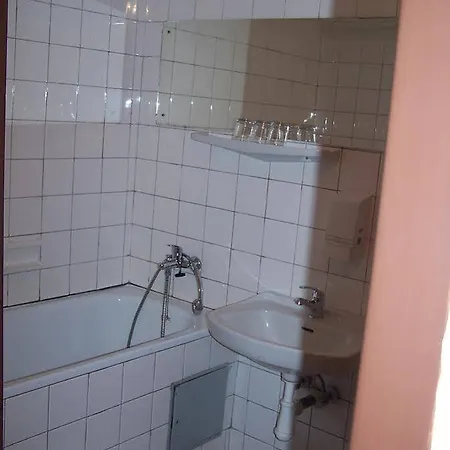 Sorea Hutnik Ii. فندق 2*